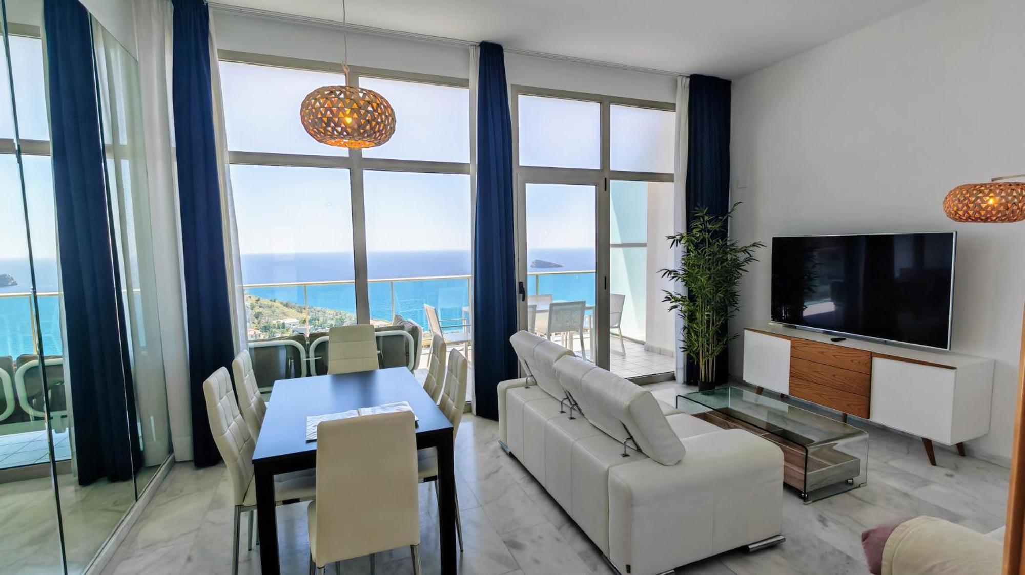 Luxury On The 41st Floor With Stunning Sea Views *